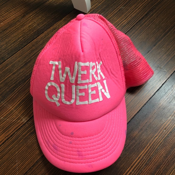 Spencer's Accessories - 'twerk queen' hat